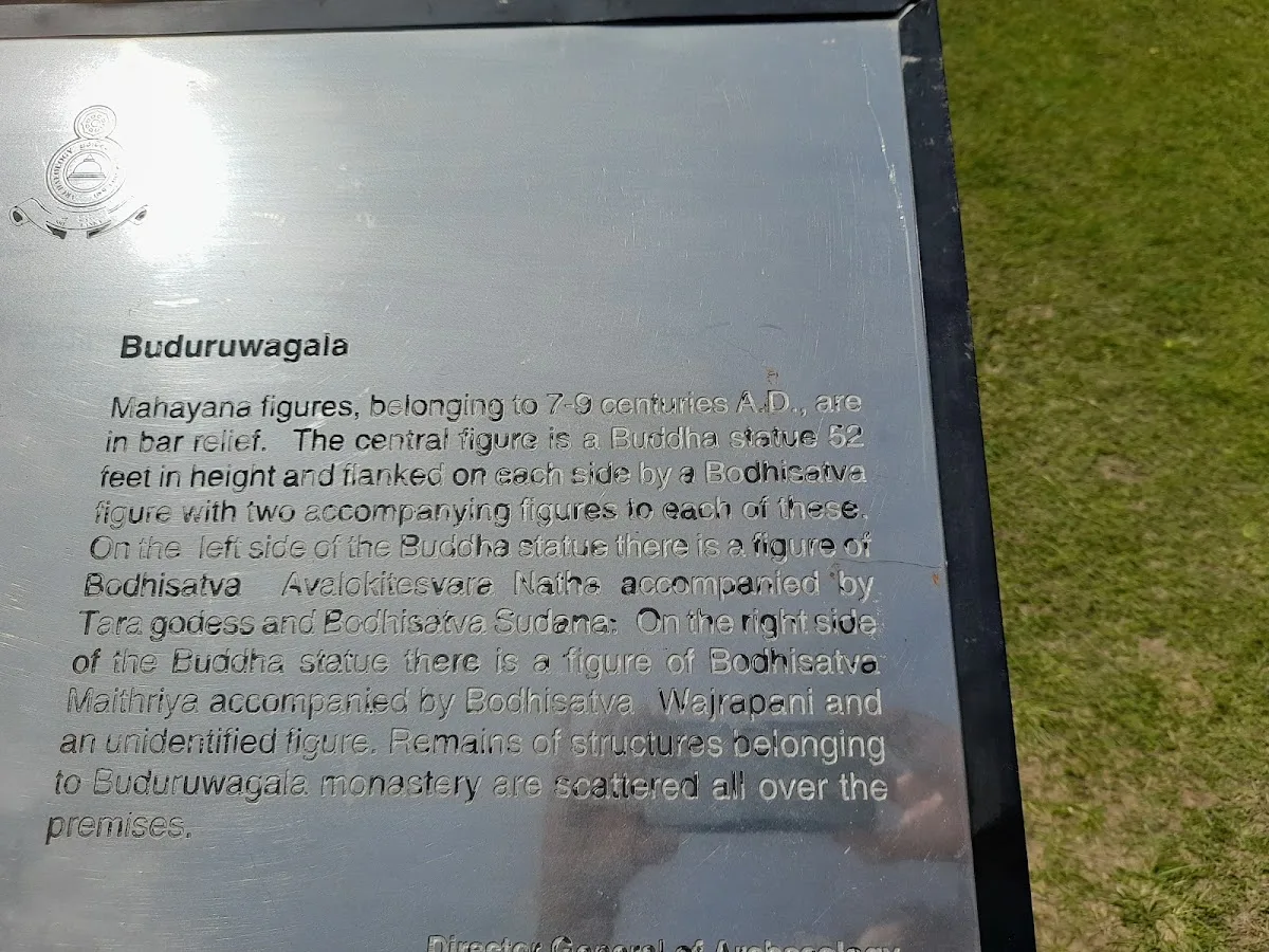 Sculptures rupestres de Buduruwagala