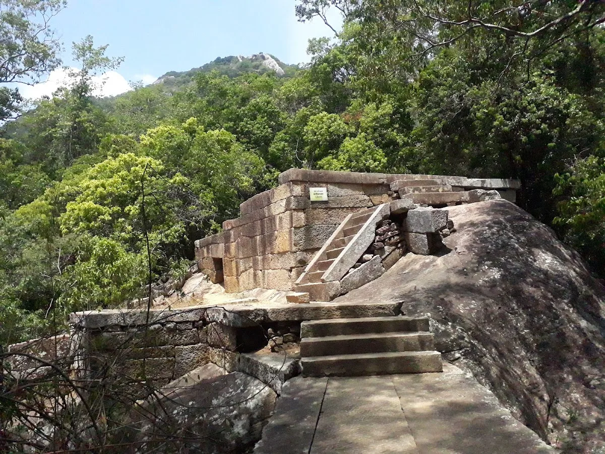 Randonnée au monastère de Ritigala