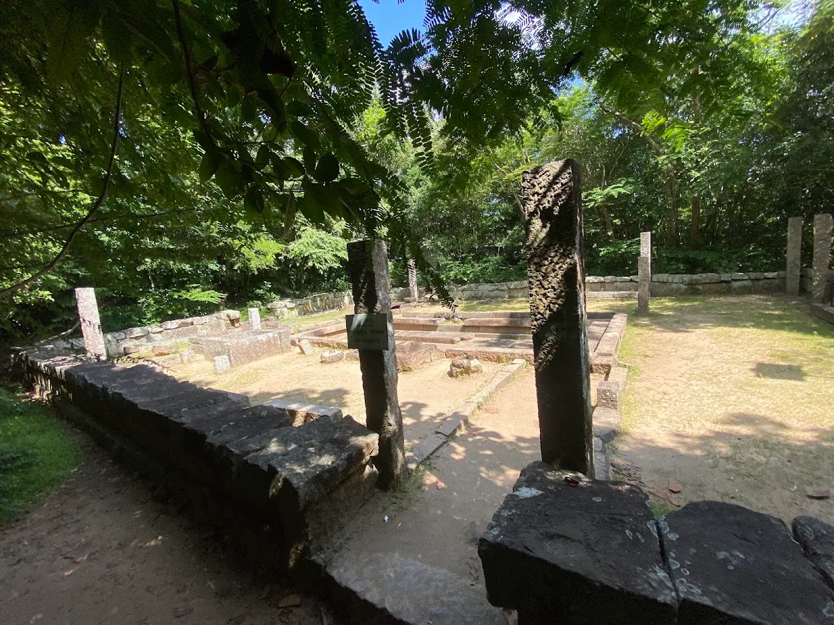 Randonnée au monastère de Ritigala
